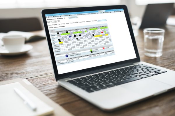 Fehlzeitenkalender am Notebook